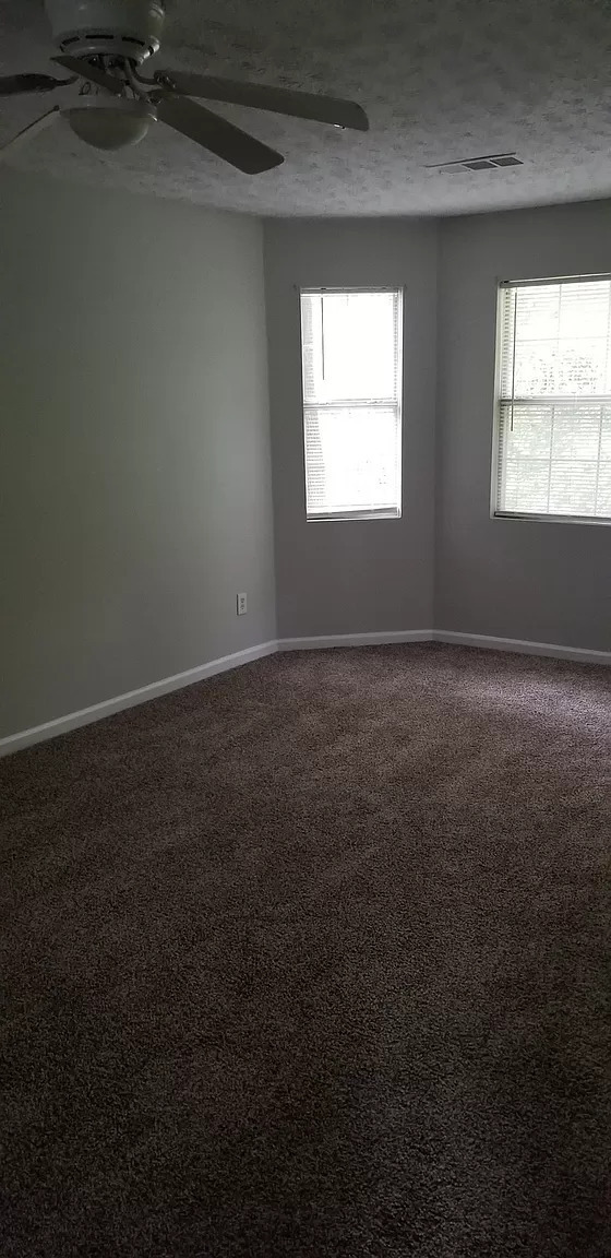Building Photo - Spacious 3BR Townhome, Total Electric