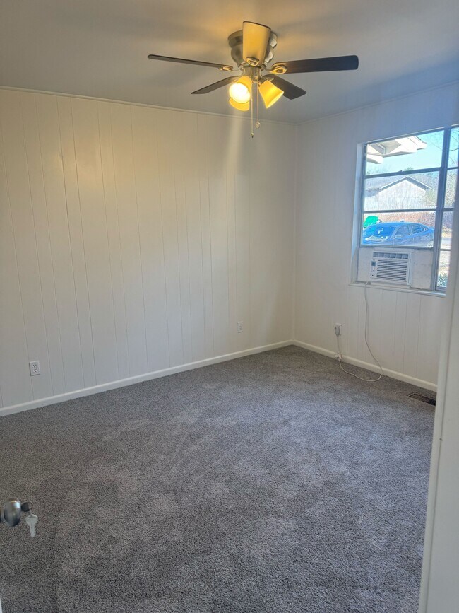 Building Photo - 6119 Jeanne Dr