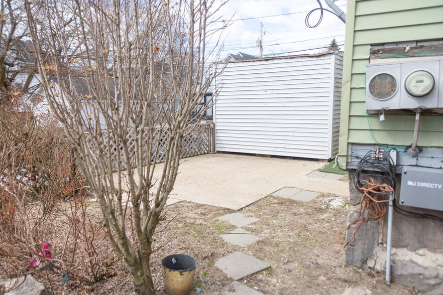 Building Photo - 367 Spruce St