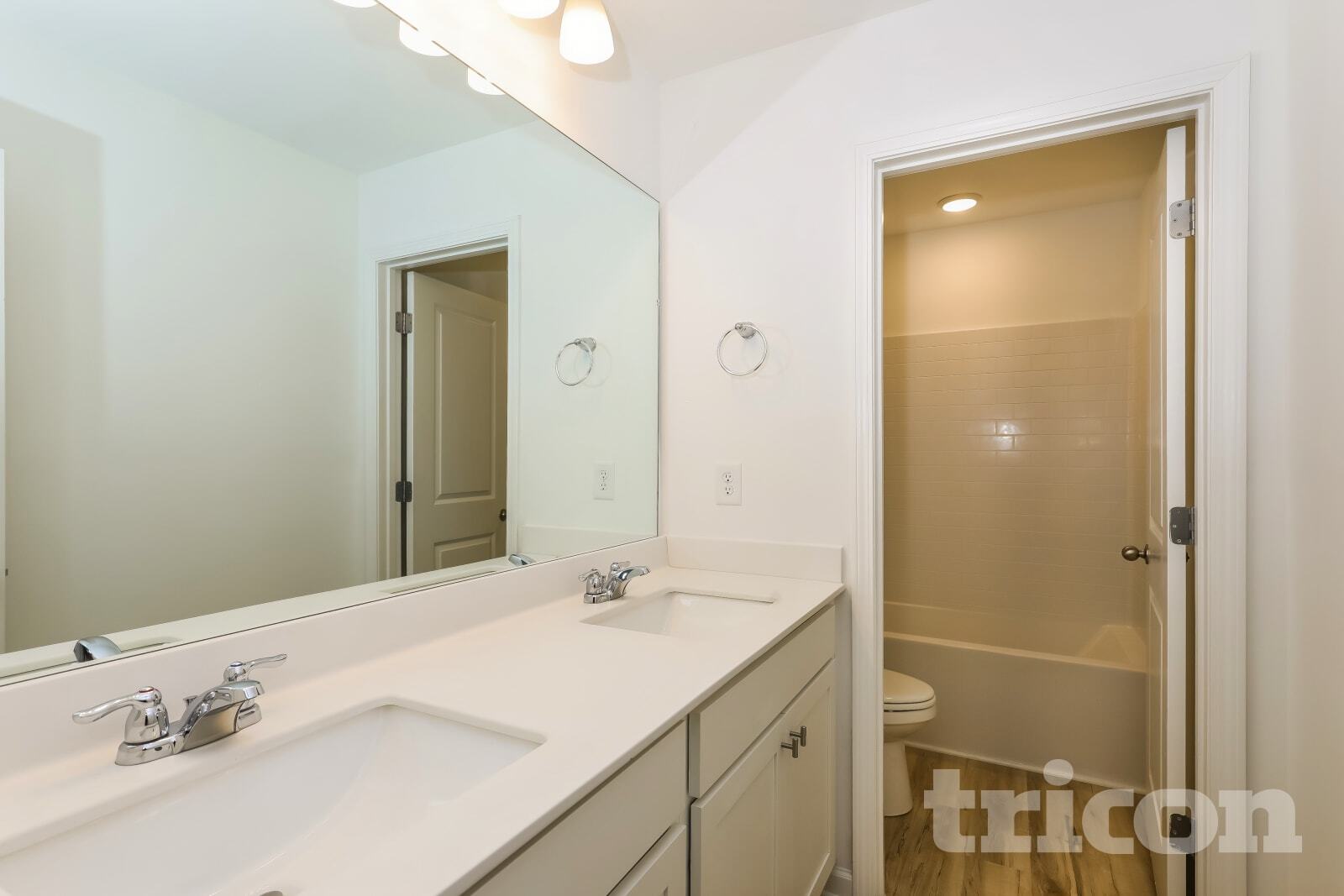 Building Photo - 413 Freeport Wy