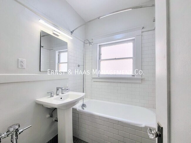 Building Photo - 135 Bonito Ave