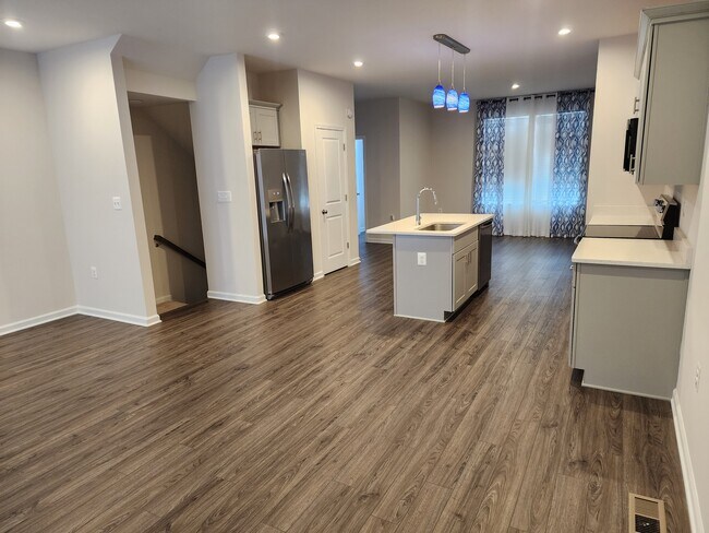 Building Photo - 183 Presidents Pointe Ave