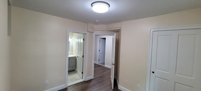 Building Photo - 18 Hooker Ave