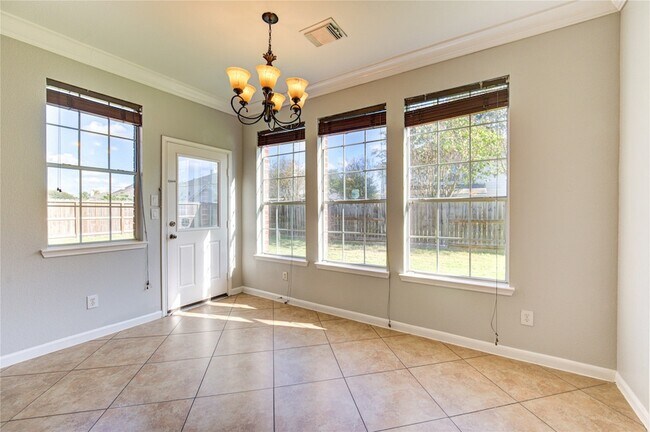 Building Photo - 5527 Gatesprings Ln