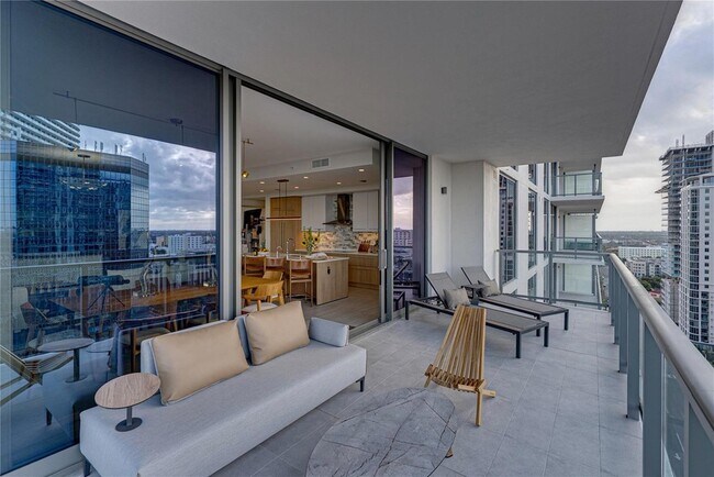 Building Photo - 275 1st Ave S