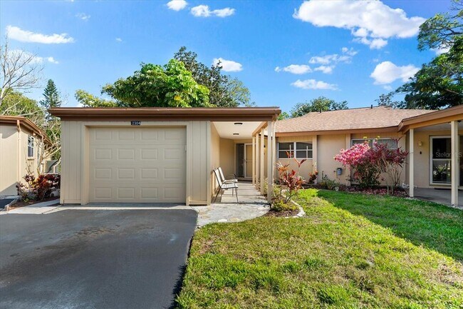 Building Photo - 2304 Lark Ln
