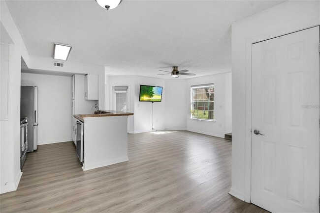 Building Photo - 413 Fountainhead Cir
