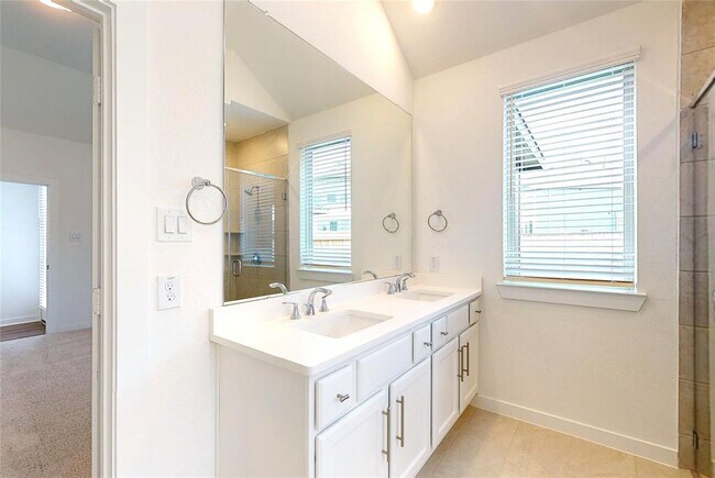 Building Photo - 570 Sand Branch Dr