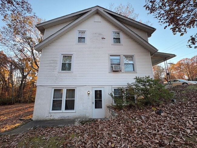 Building Photo - Basement apartment close to 29 inbetween Rustburg and Evington
