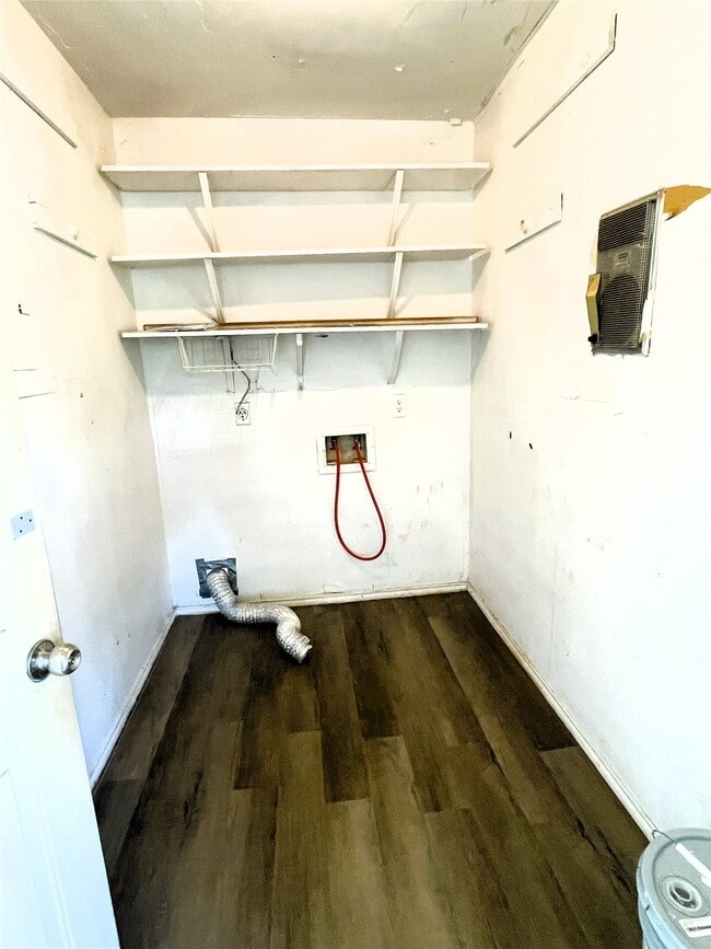 Building Photo - 741 James St