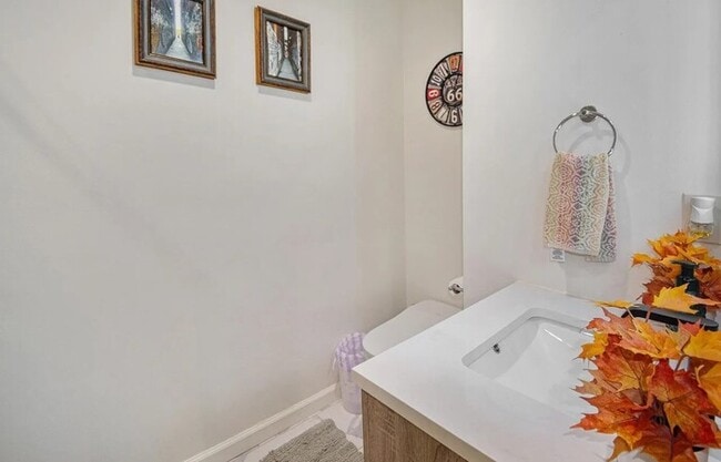 Building Photo - Historic building 2bedr 2bath Gorgeous home