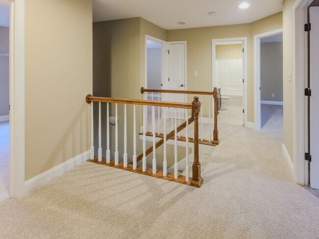 Building Photo - Knoxville 37931 - 4 bedroom 2.5 bath - call Ryan Fogarty 865-333-4840