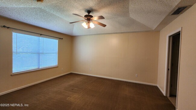 Building Photo - 256 Southlake Dr
