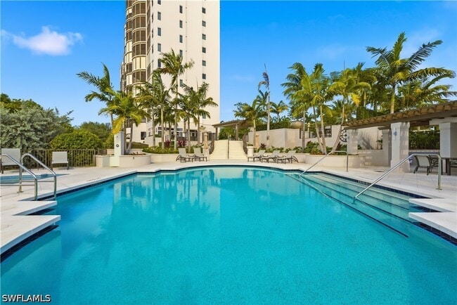 Building Photo - 8990 Bay Colony Dr