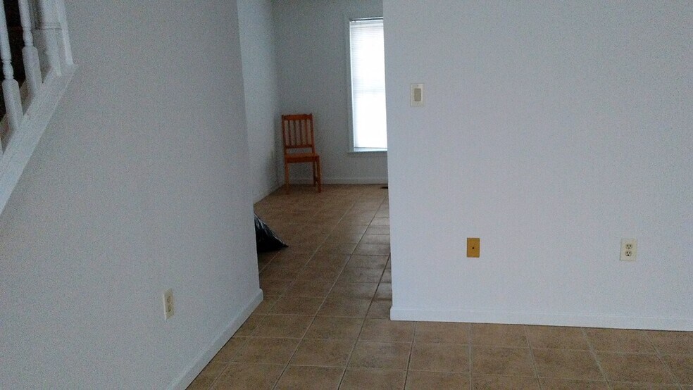 Building Photo - 6 Morningstar Dr