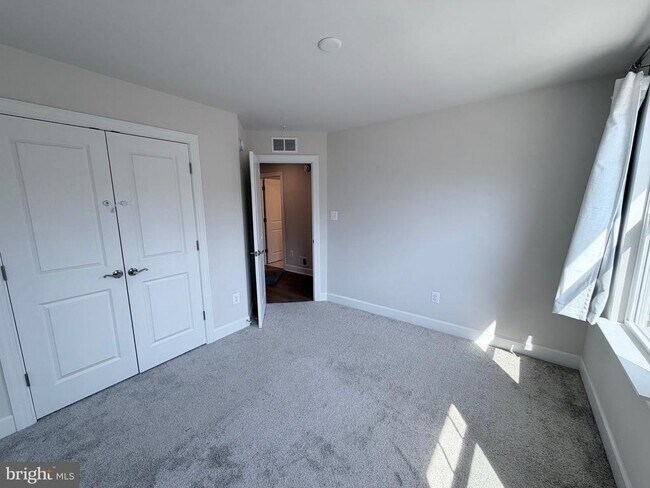 Building Photo - 10825 Foxtrot Cir