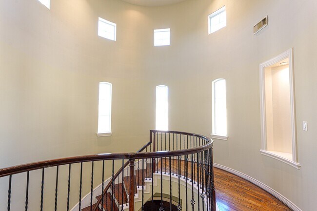 Building Photo - 1314 Sherwood Springs Ln