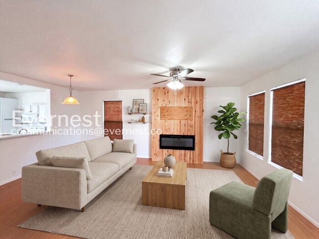 Building Photo - 2 Bed/2.5 Bath Townhome with Modern Amenities / Available Now!
