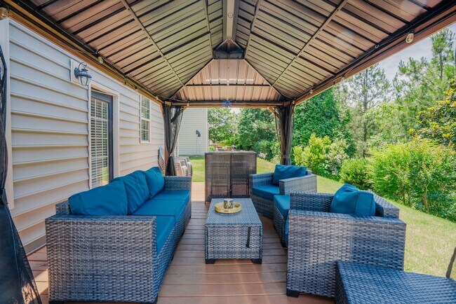Building Photo - 4 Bedroom Home in the Village at Rolesville