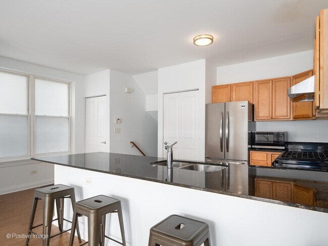 Building Photo - 3502 W Diversey Ave