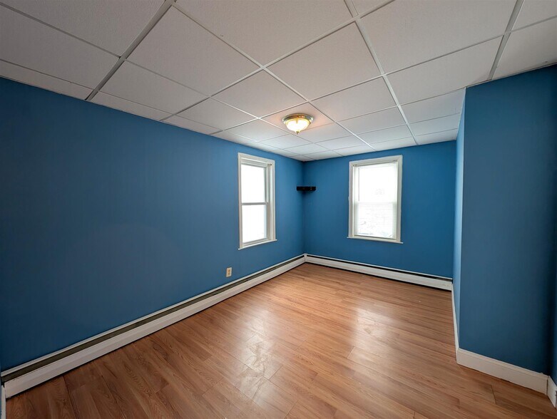 Building Photo - 9 Lowell Ter