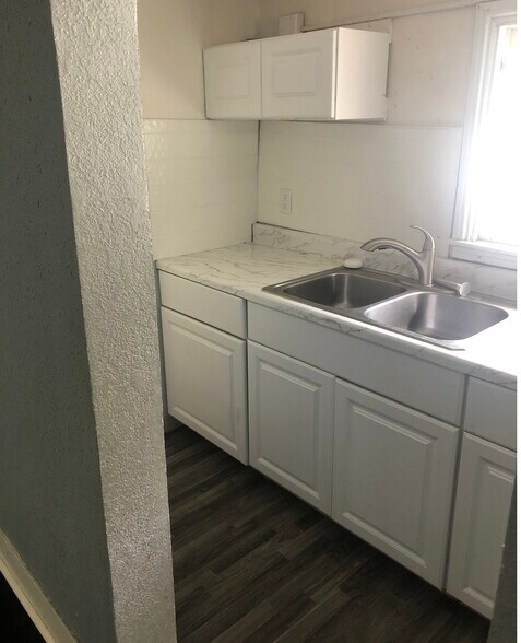 Building Photo - 811 N Pine St