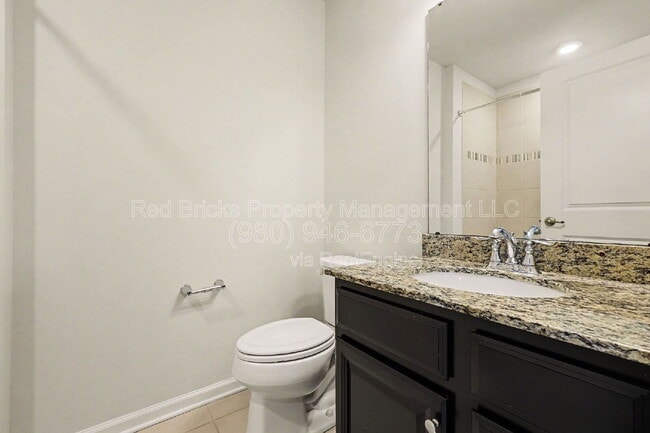 Building Photo - 727 Dynamo St NW