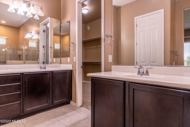 Building Photo - 12565 N Golden Mirror Dr