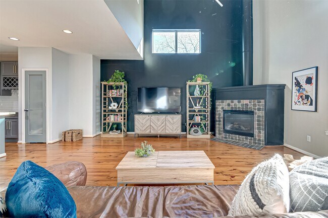 Building Photo - 4308 Lillian St