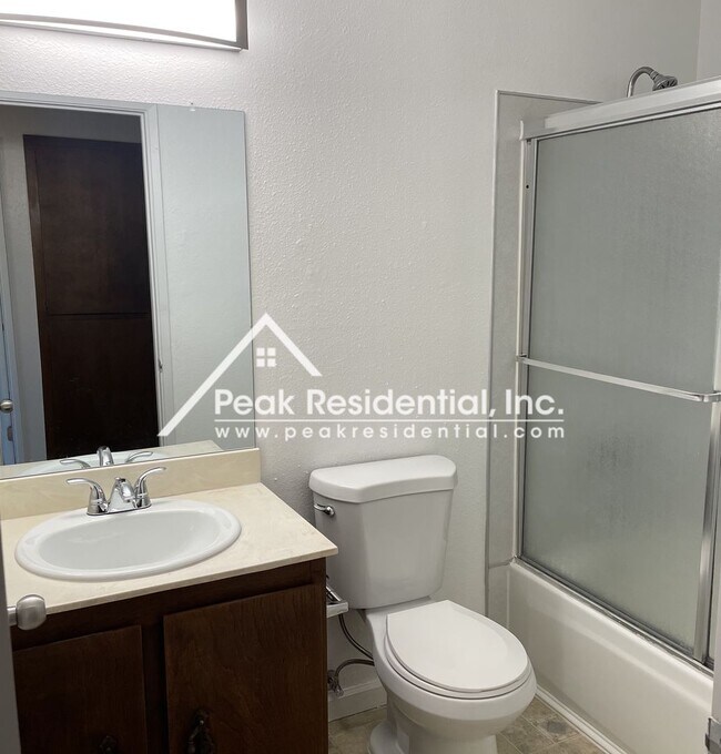 Building Photo - 5433 E Knoll Dr