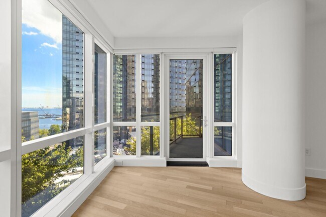 Building Photo - 77 Hudson St