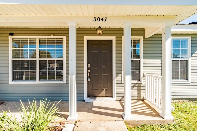 Building Photo - Well-maintained cottage home in Bellview