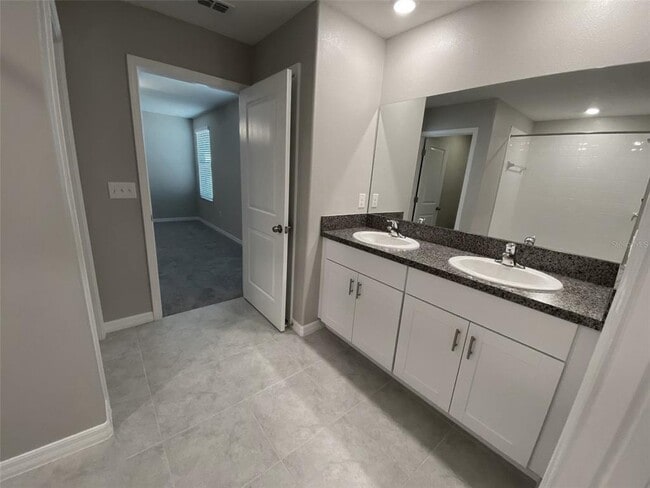 Building Photo - 4124 Hanover Dr