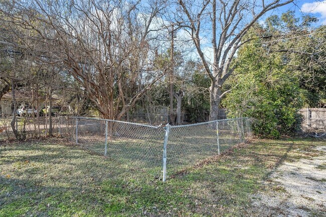 Building Photo - 2416 Lake Air Dr