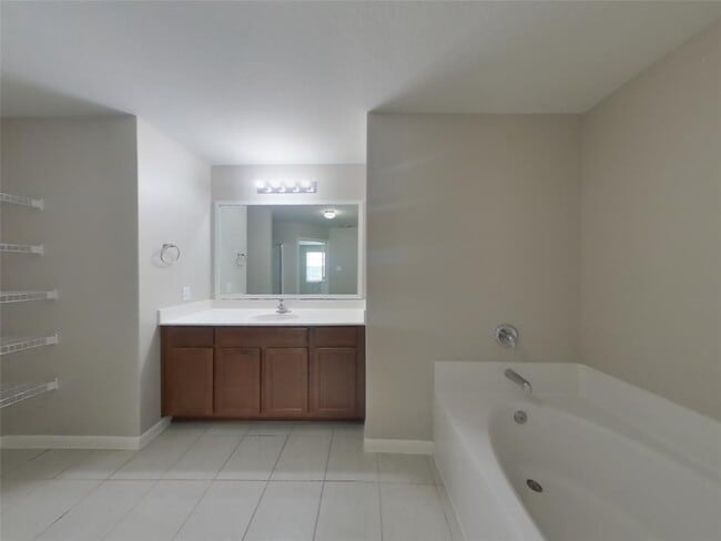 Building Photo - 944 American Monarch Dr