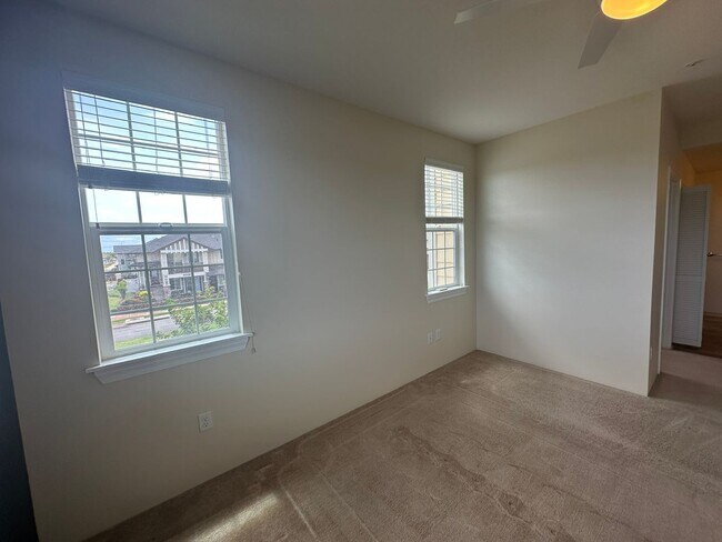 Building Photo - Welcome to the second city of Kapolei. Thi...