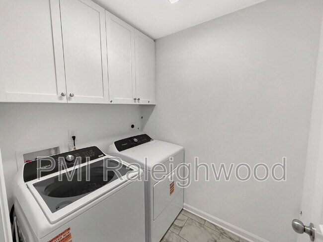 Building Photo - 135 Siebold St