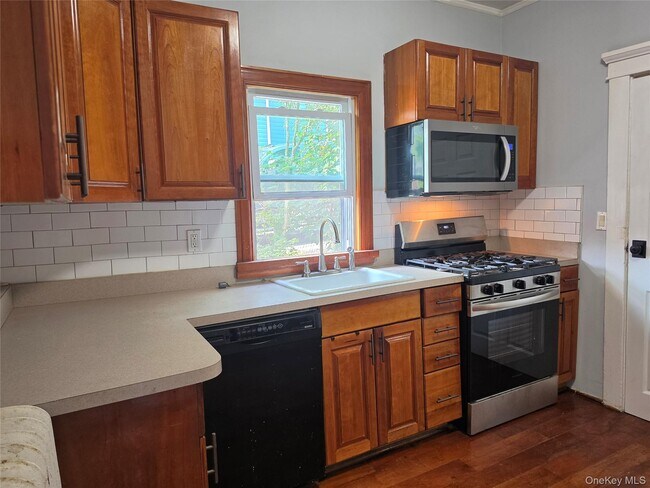 Building Photo - 81 Waring Pl