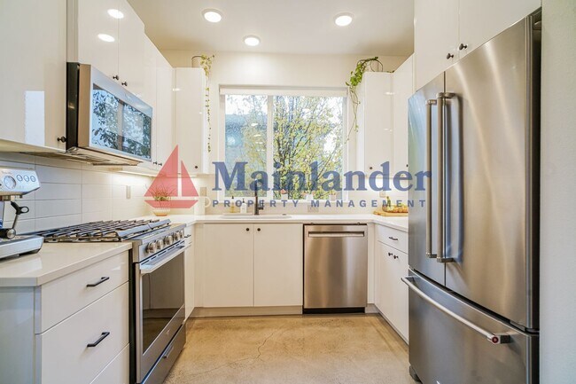 Building Photo - Modern Living in the Heart of Richmond, Just Blocks from Division Street This Home will not last ...