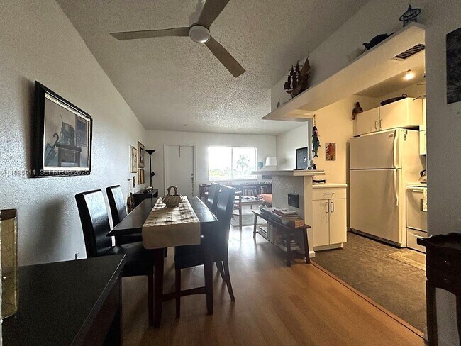 Building Photo - 1400 NE 54th St