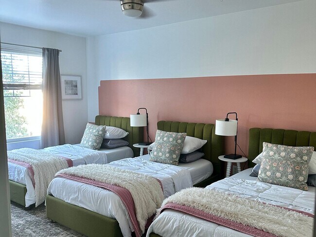 Building Photo - Beautiful upgrated 4 bedroom DuPont home w...