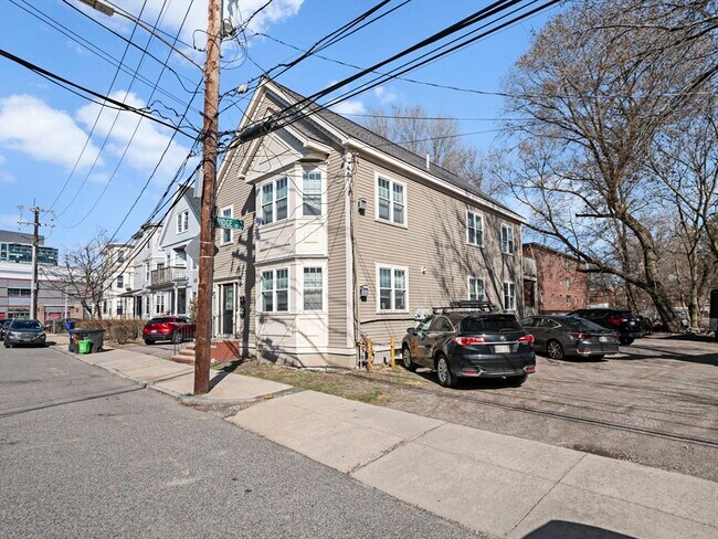 Building Photo - 145 Murdock St