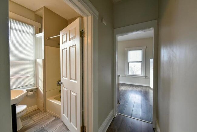 Building Photo - 536 S 30th St