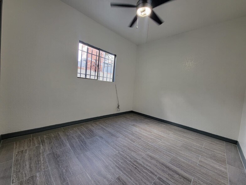Building Photo - 1315 W 101st St