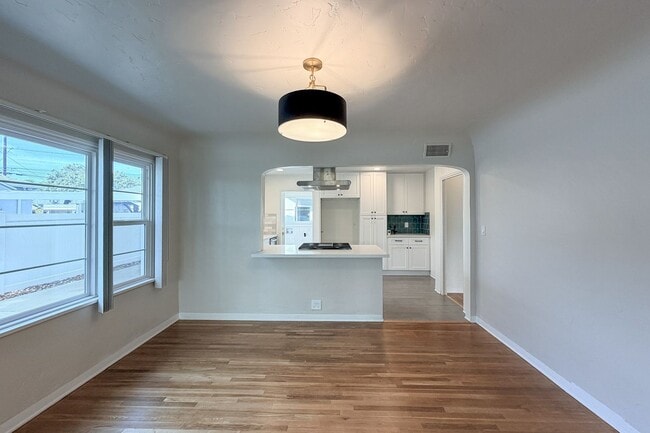 Building Photo - 431 Deodar Ave