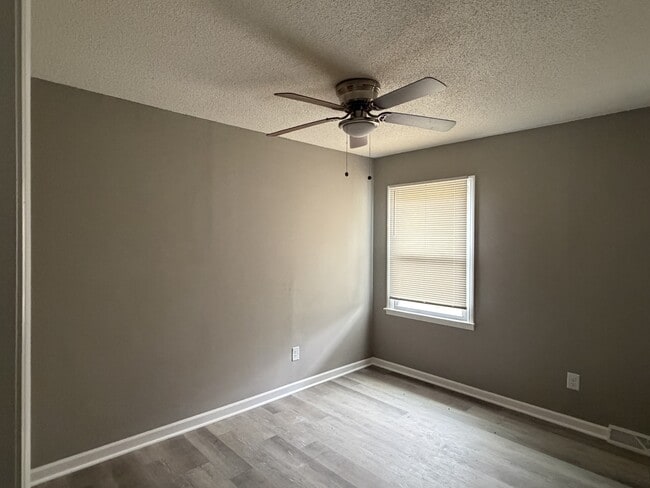 Building Photo - 524 Newcastle Rd