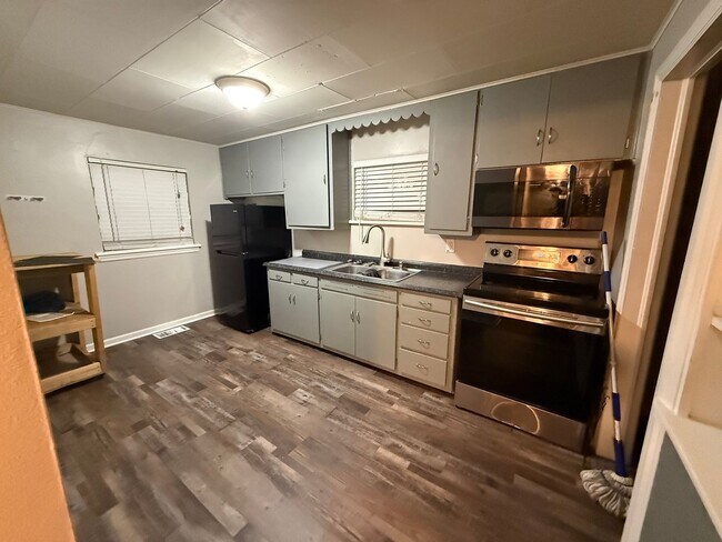 Building Photo - 861 N 11th St