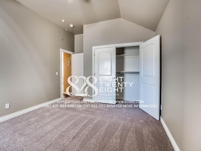 Building Photo - NEW TO THE MARKET!  Spacious 4 Bed/2 Bath Near very Close to Campus!!