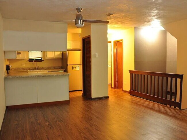 Building Photo - 1208 Cross Creek Way