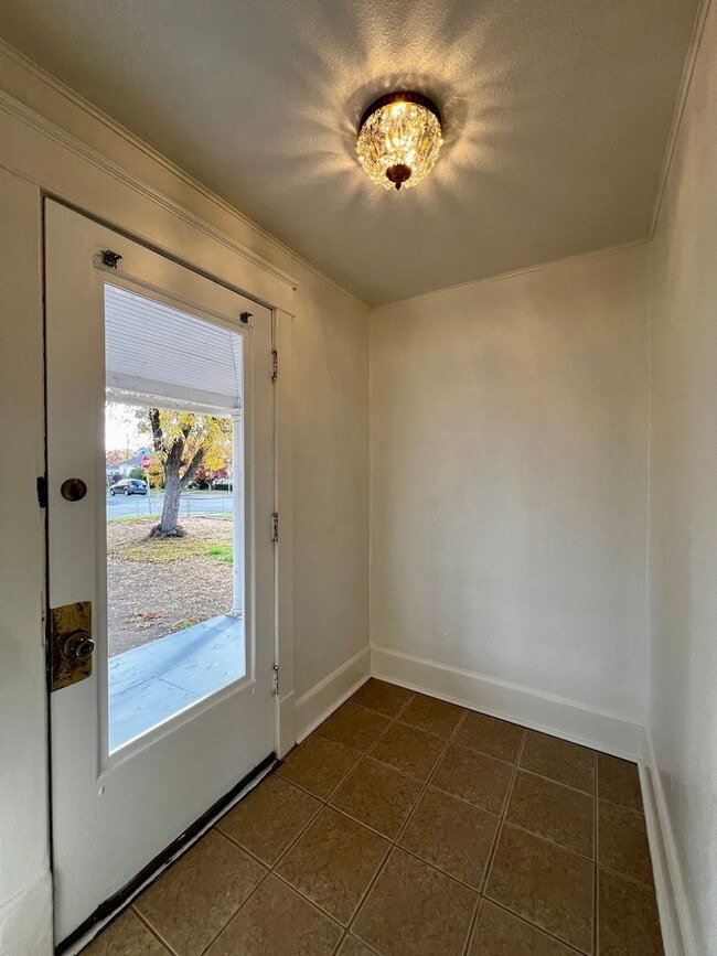 Building Photo - Non refundable and security deposit total:...